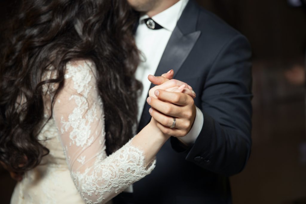 How to choose your wedding music, solo dance
