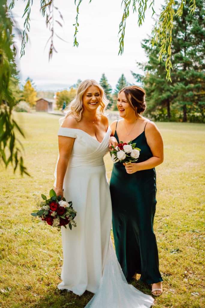 Maid of honor and bride. How to choose your wedding party