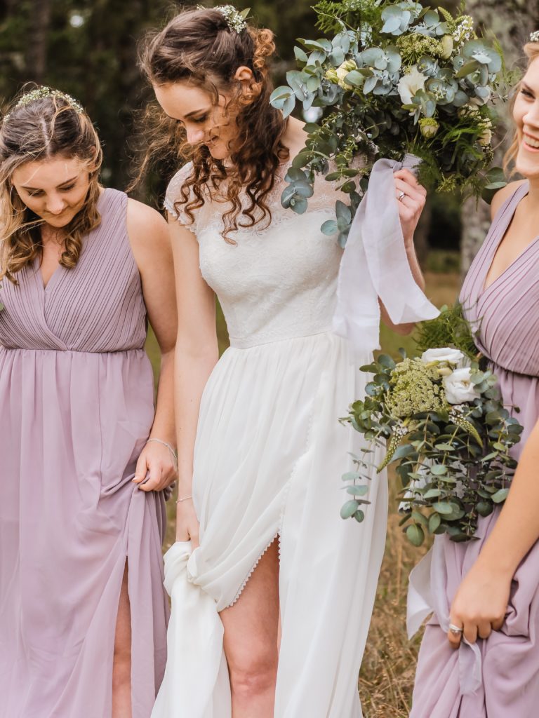 5 things to consider when choosing your wedding party